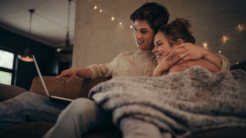 Has Your Relationship Hit A Pause? Understand Hibernation In Modern Relationships!